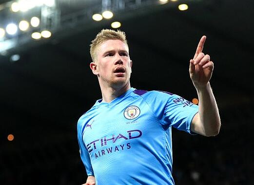 恩昆库加盟米兰后表现未达预期，面临舆论争议，需时间适应球队战术体系。